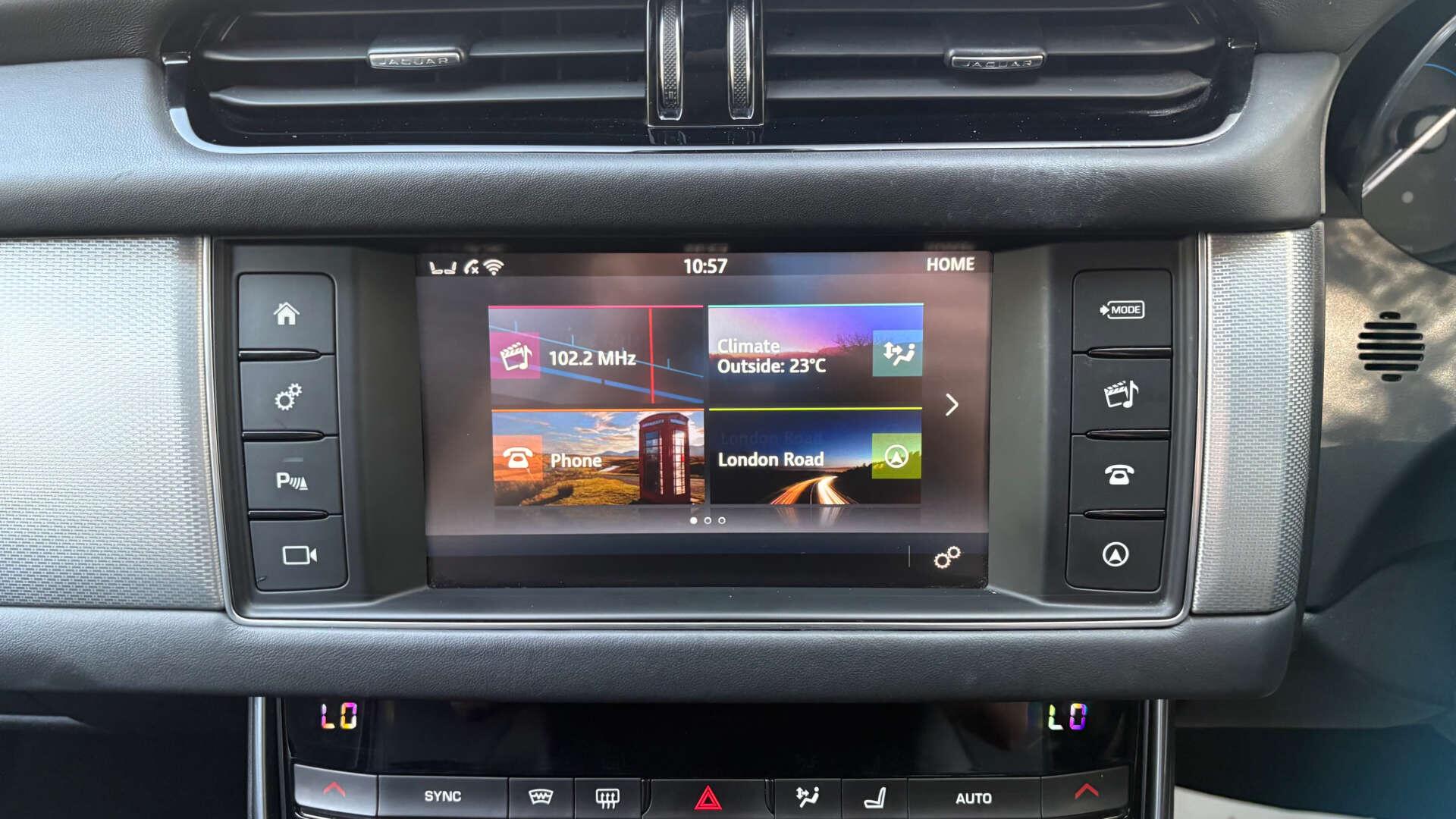 Jaguar XF view 22