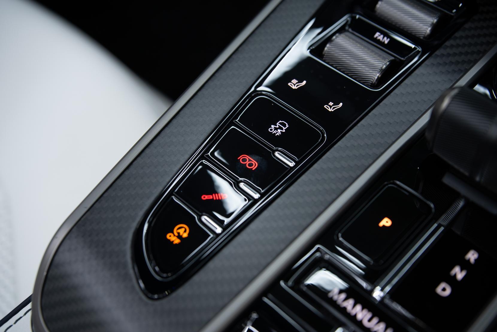 Aston Martin Vanquish view 25