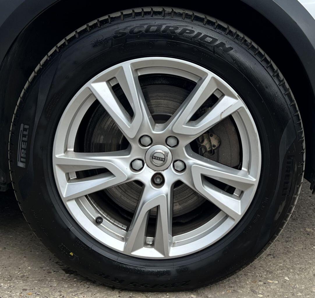 Volvo V90 Cross Country view 12