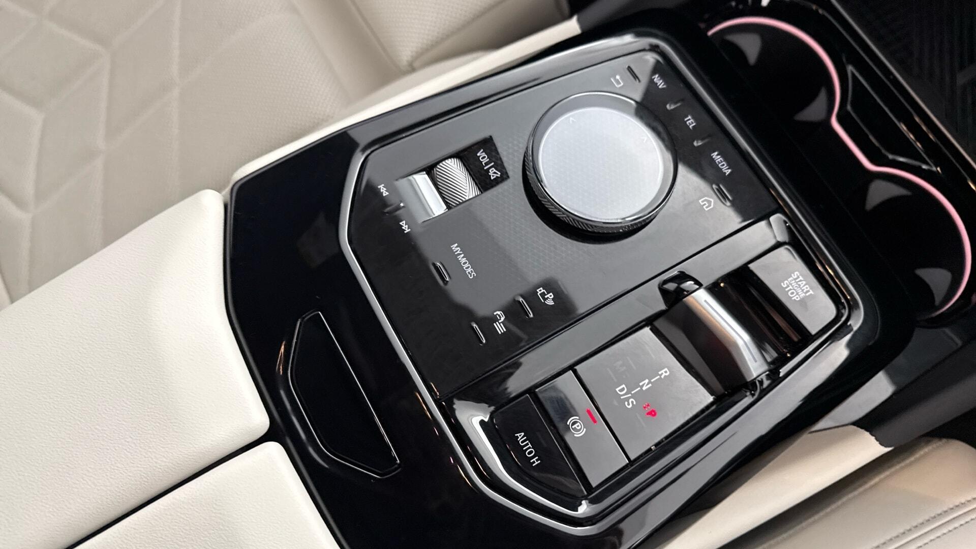 BMW 5 Series view 20