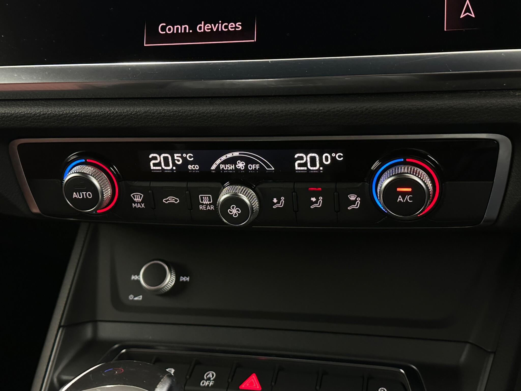 Audi Q3 view 21