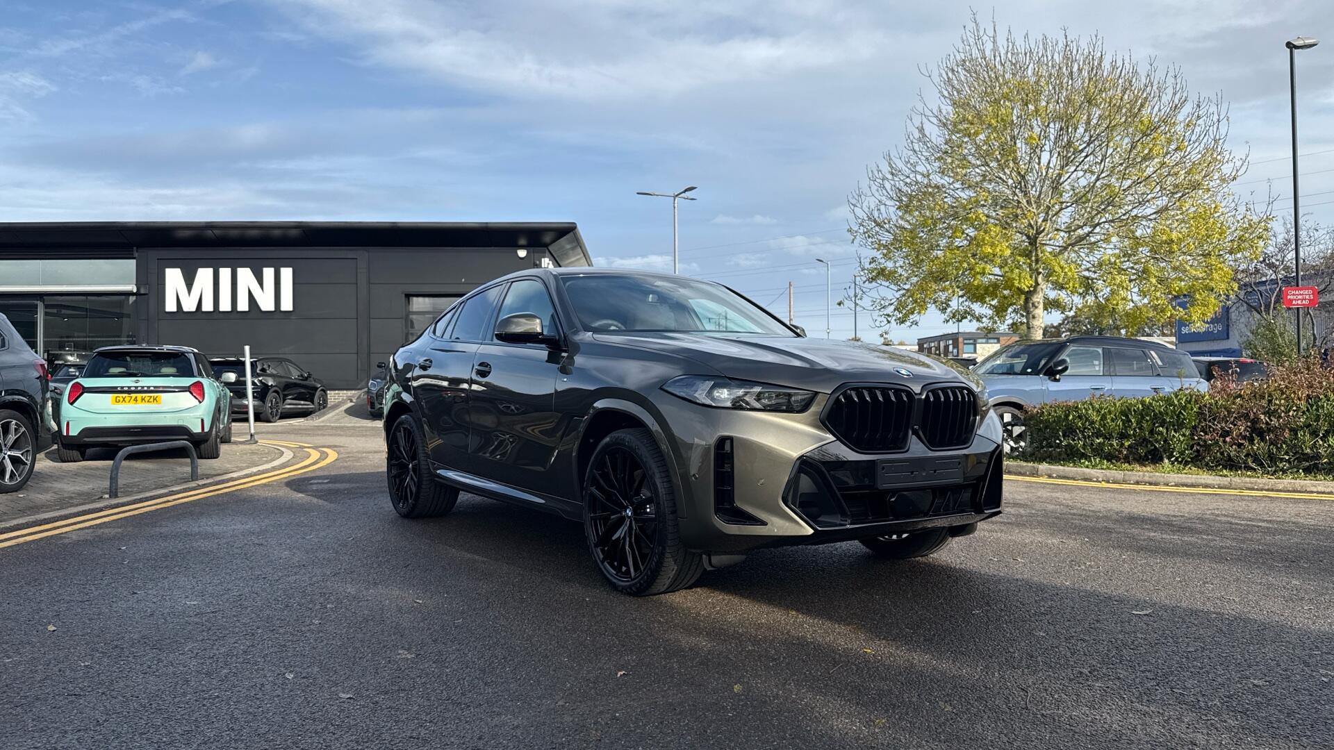 BMW X6 view 25