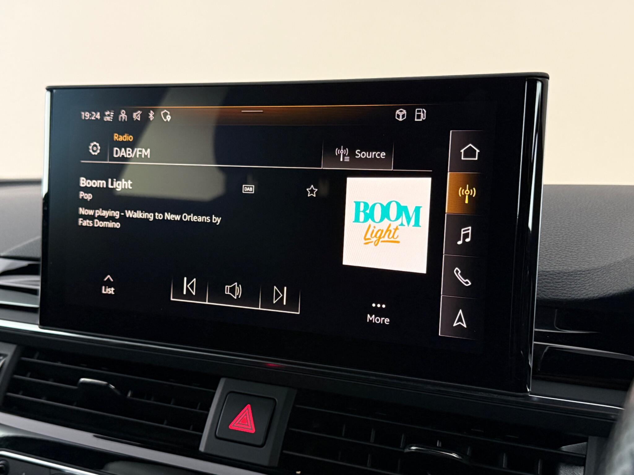 Audi A4 view 26