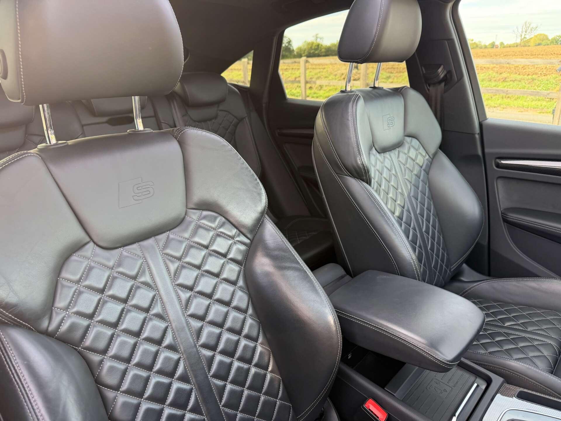 Audi SQ5 view 17