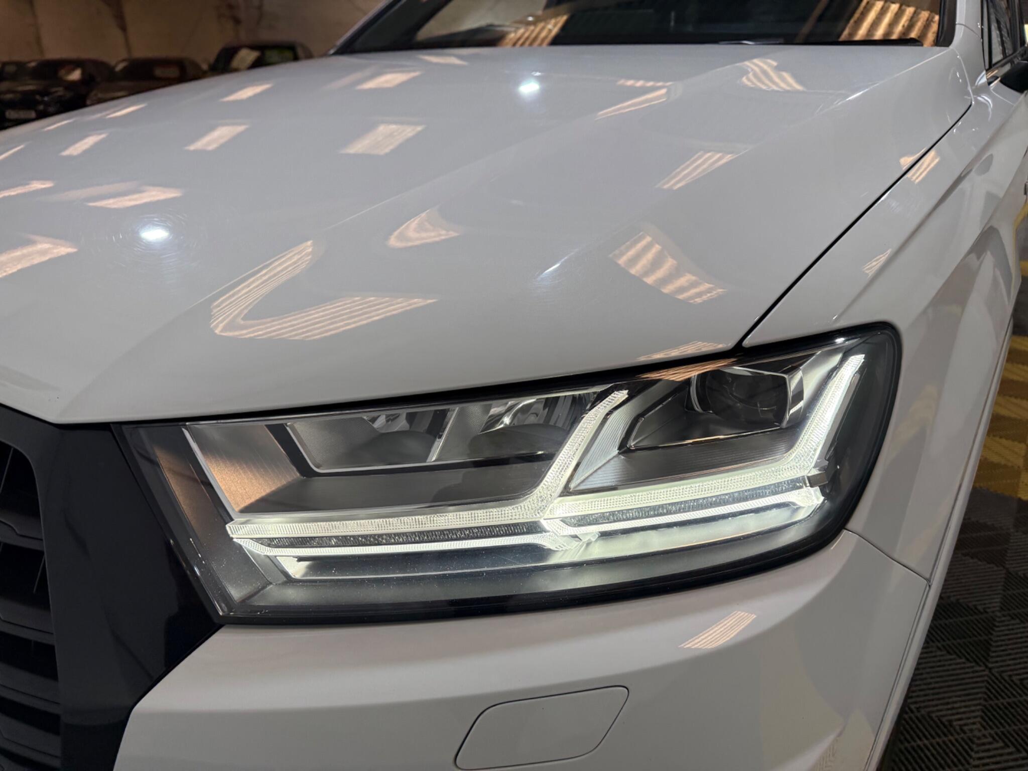 Audi Q7 view 64