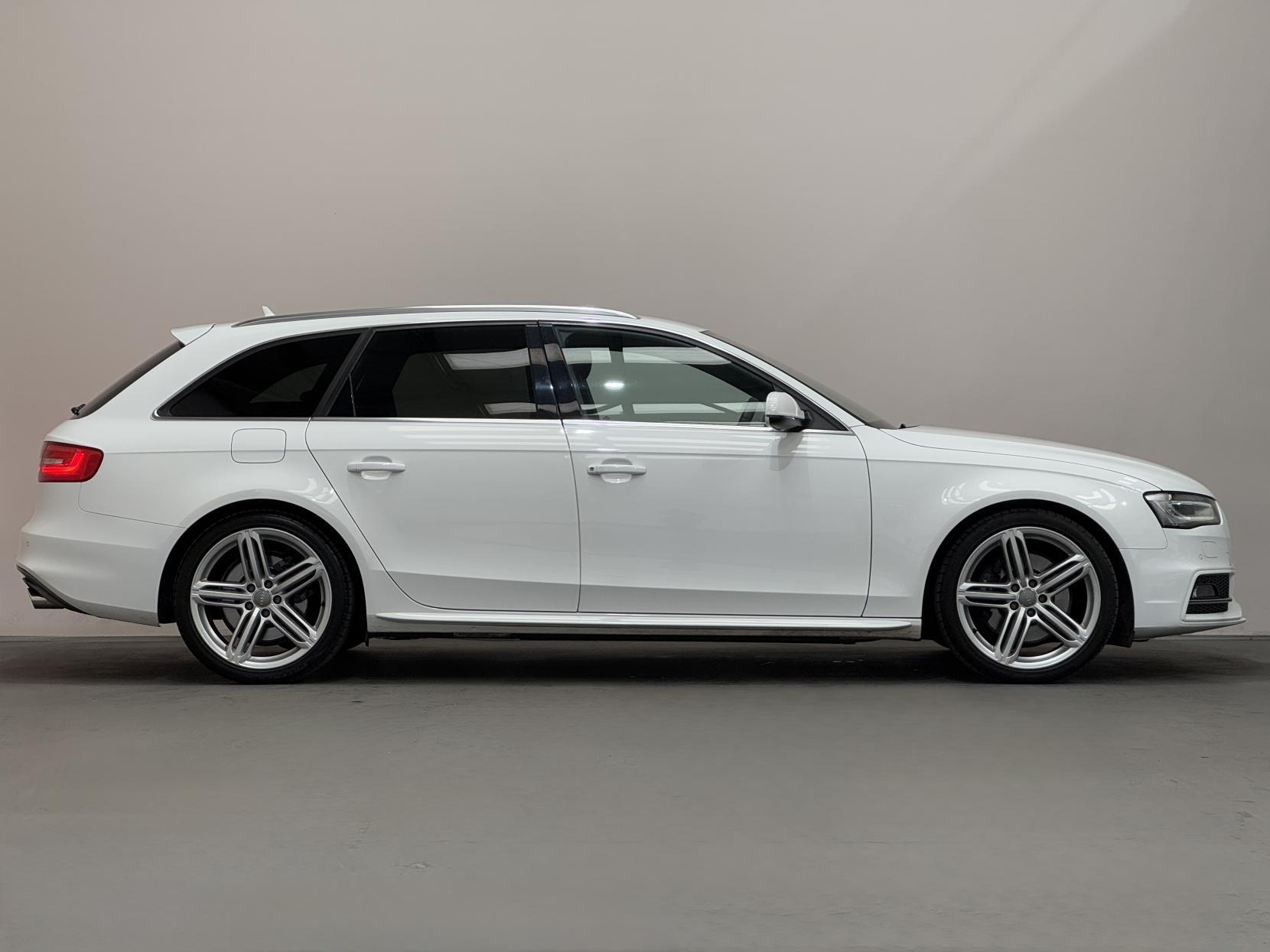 Audi S4 Avant view 13