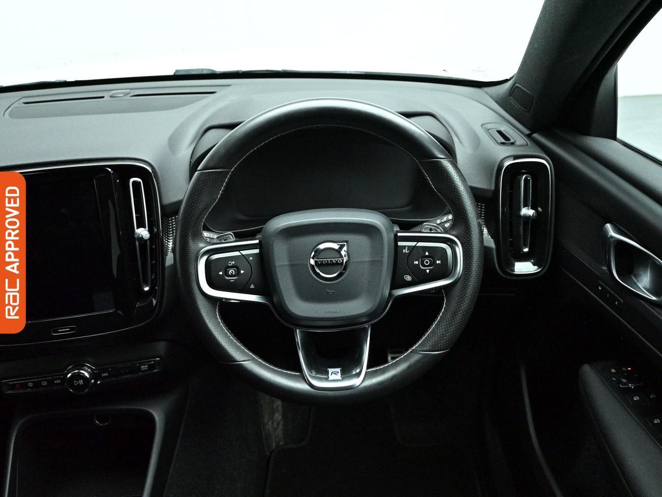 Volvo XC40 view 9