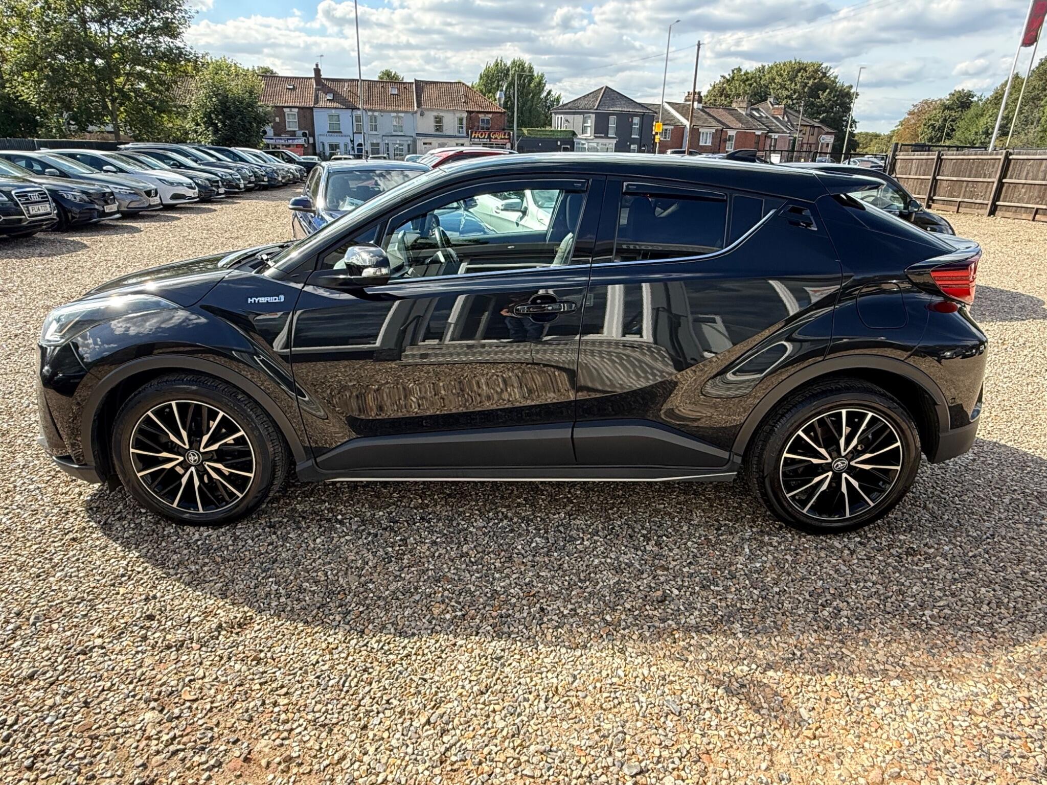 Toyota C-HR view 6