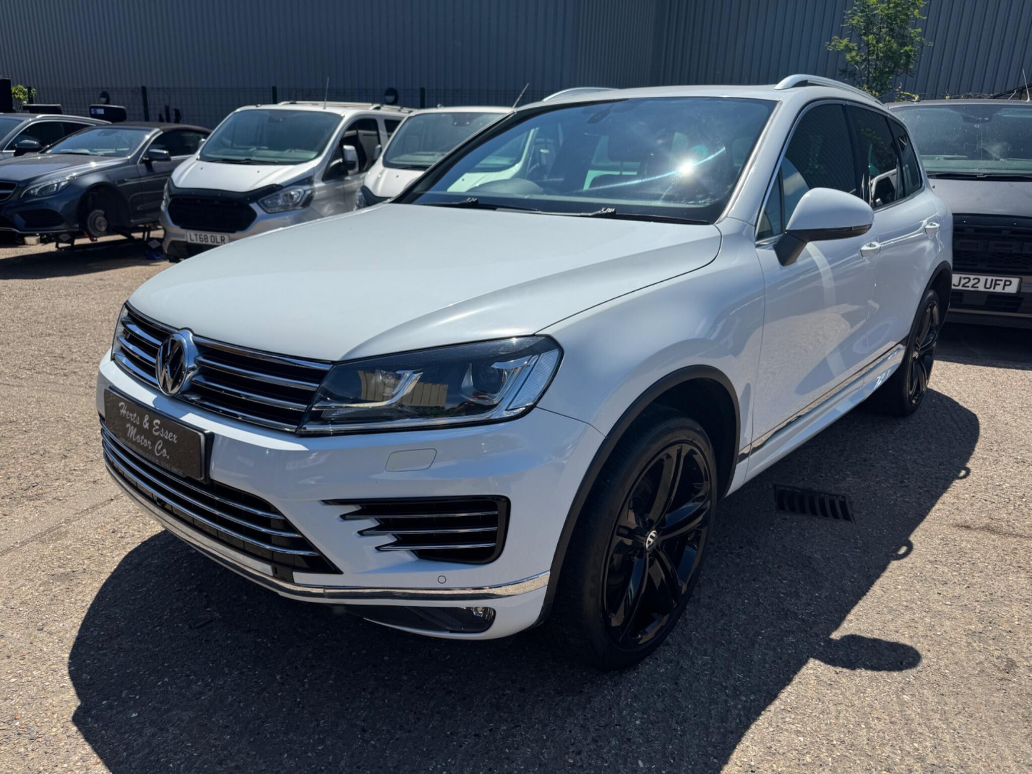 Volkswagen Touareg view 6