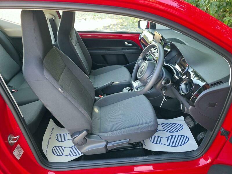 Volkswagen Up! view 26