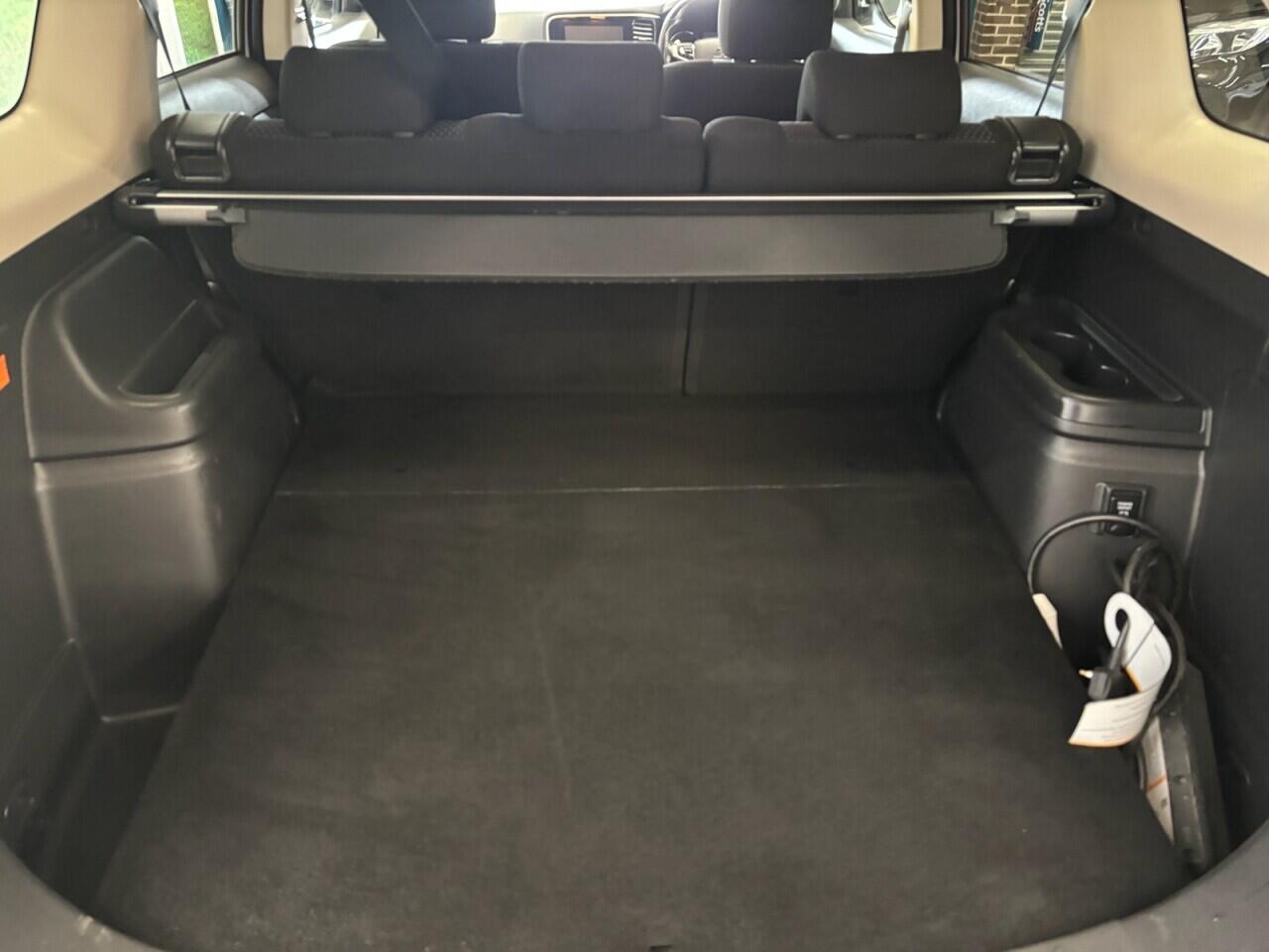 Mitsubishi Outlander view 21