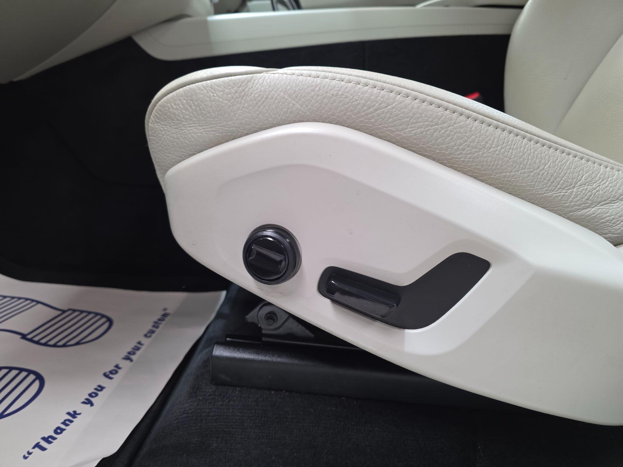 Volvo XC60 view 30
