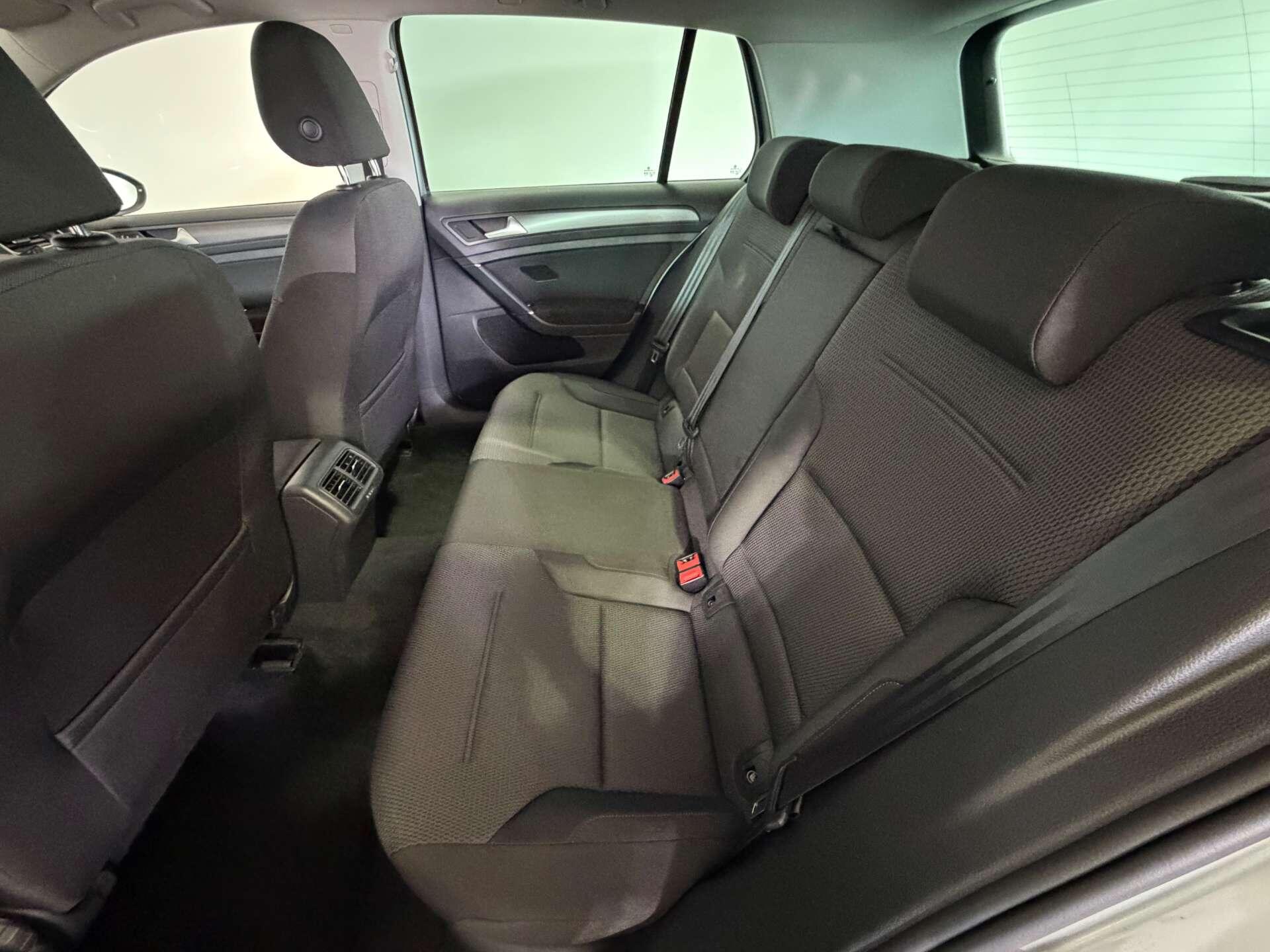 Volkswagen Golf view 52