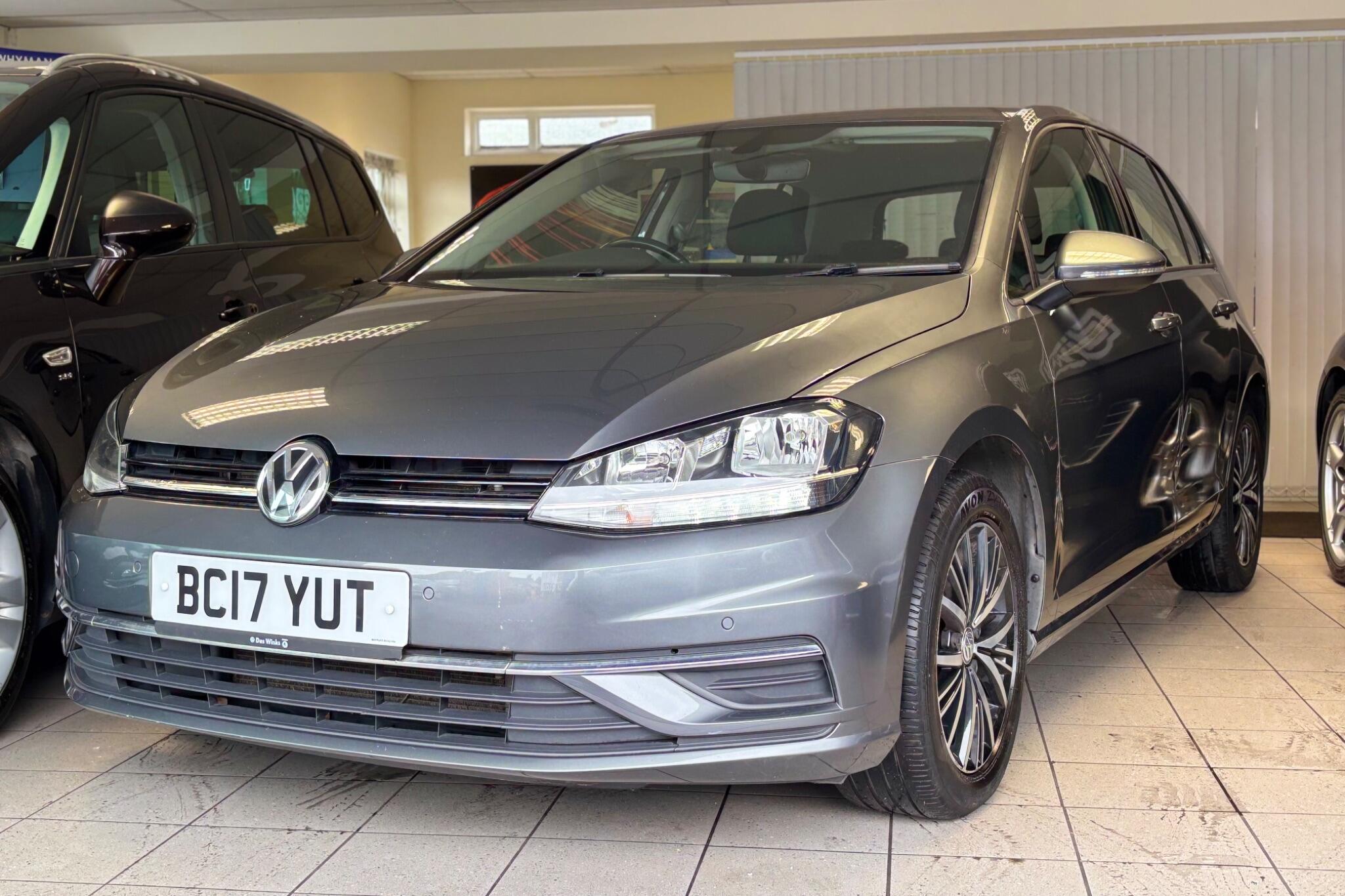 Volkswagen Golf view 5