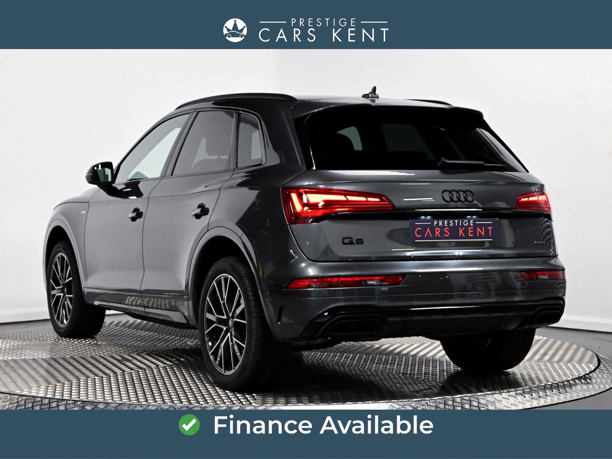 Audi Q5 view 3