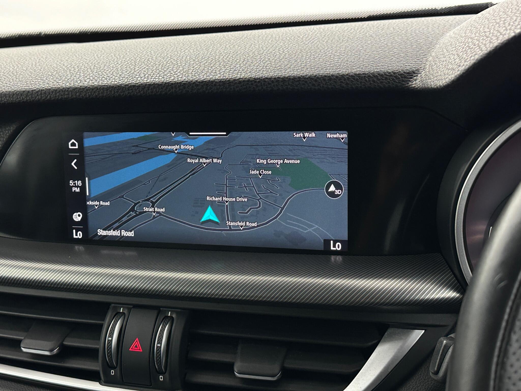 Alfa Romeo Stelvio view 23