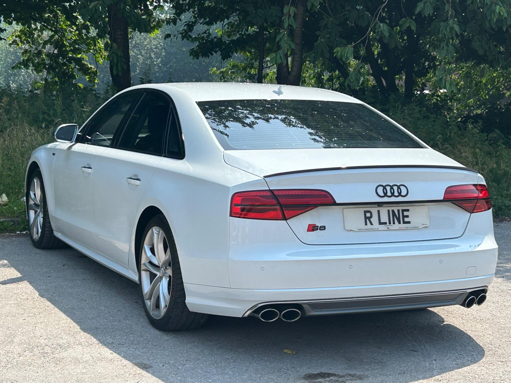 Audi S8 view 19