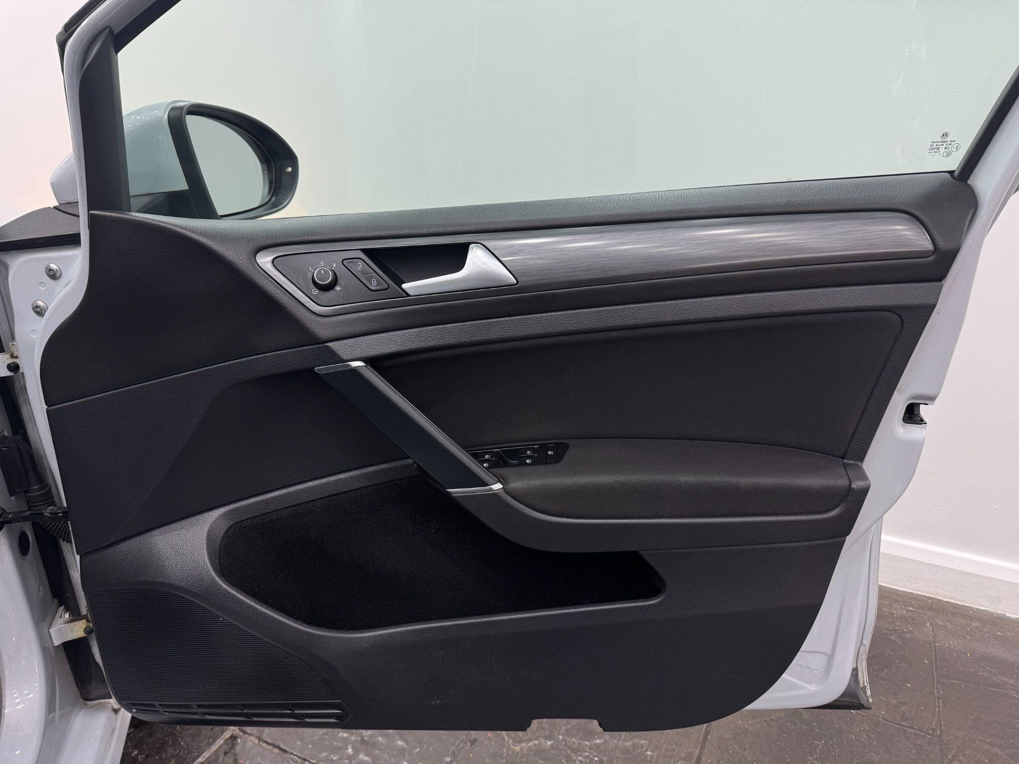 Volkswagen Golf view 28
