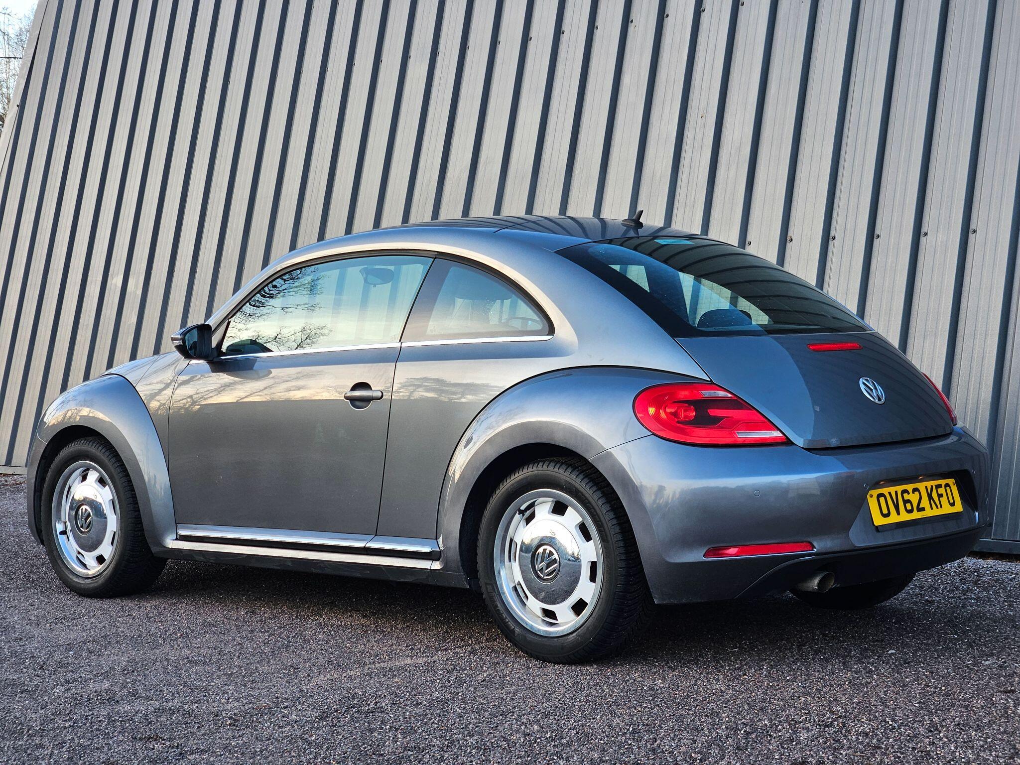 2012 Volkswagen Beetle image 8