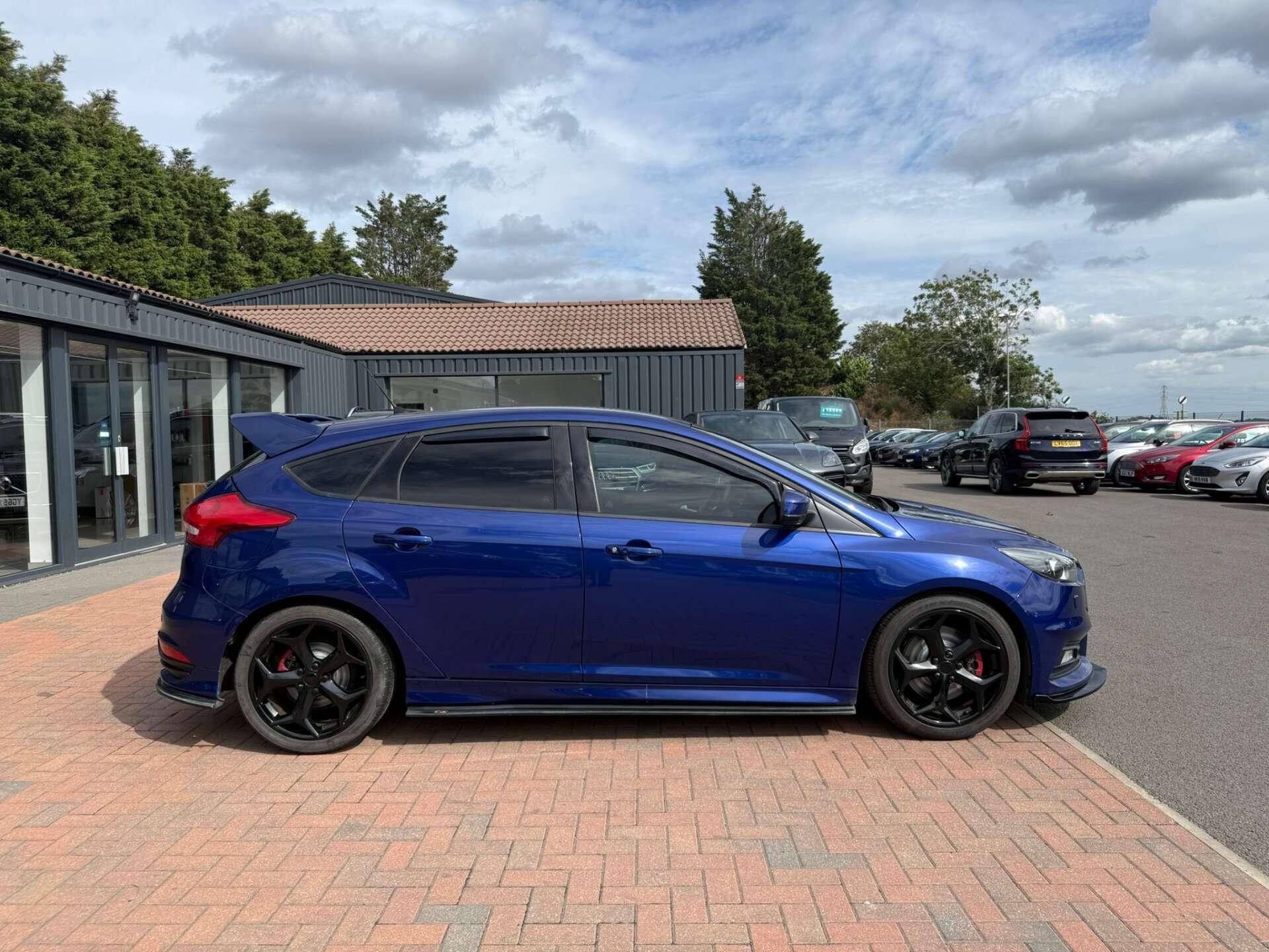 Ford Focus view 7