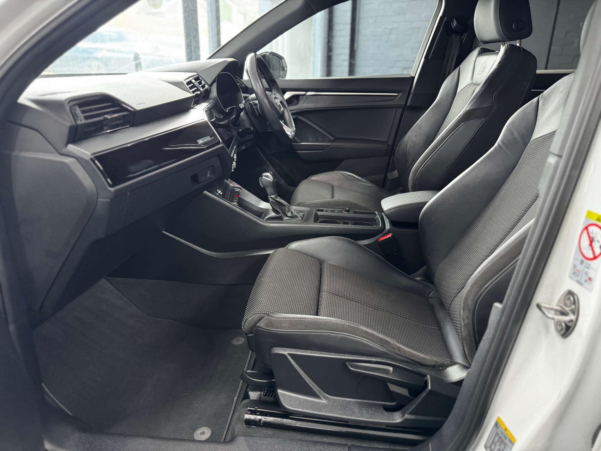 Audi Q3 view 65