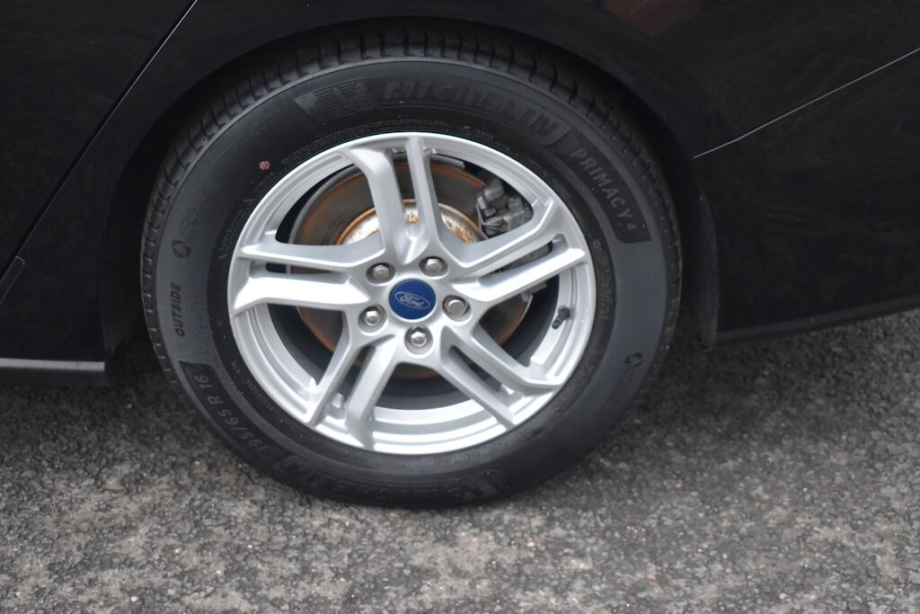 Ford Focus view 75