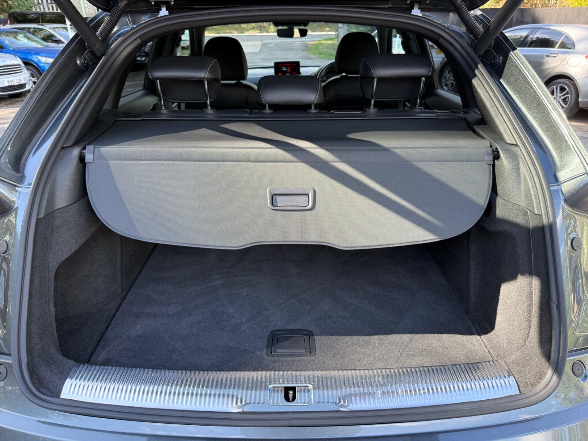 Audi Q3 view 47