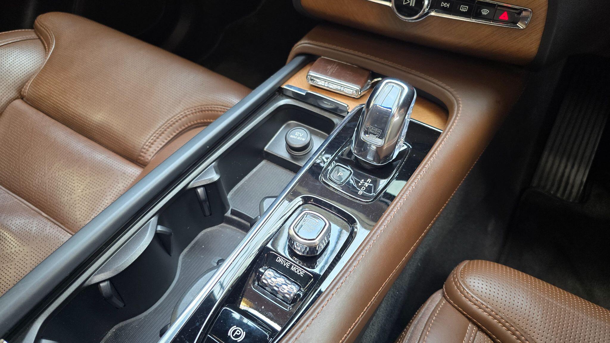 Volvo XC90 view 15