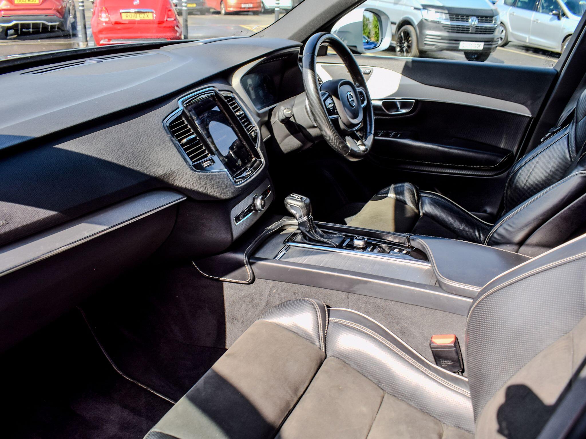 Volvo XC90 view 12