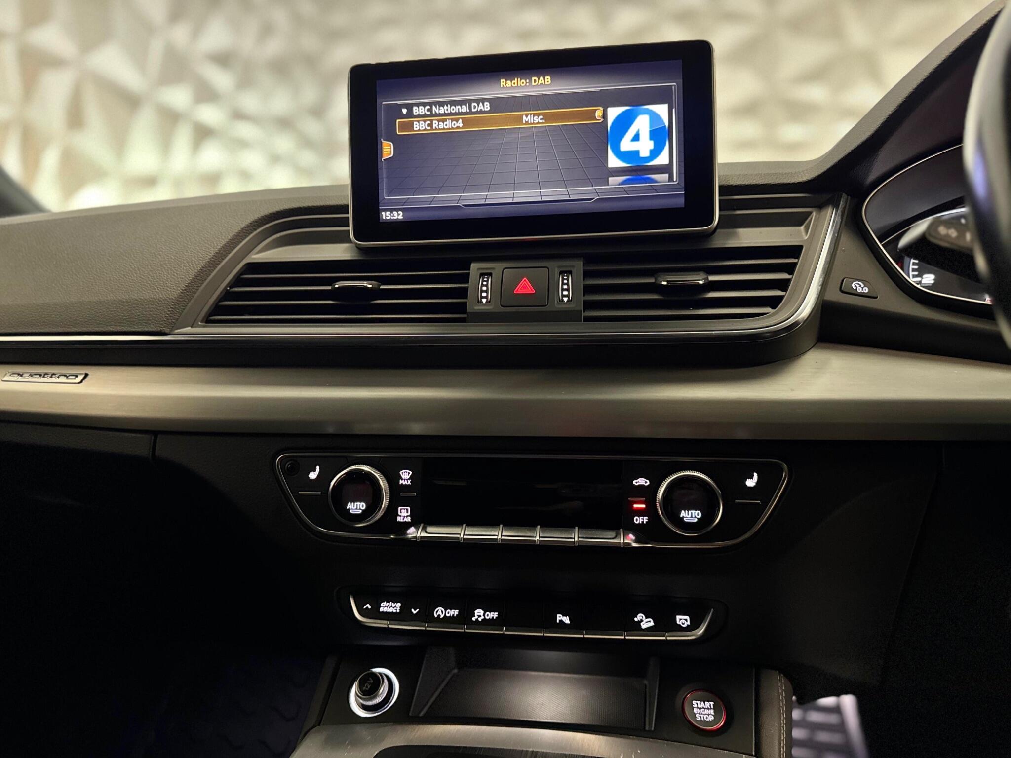 Audi SQ5 view 25