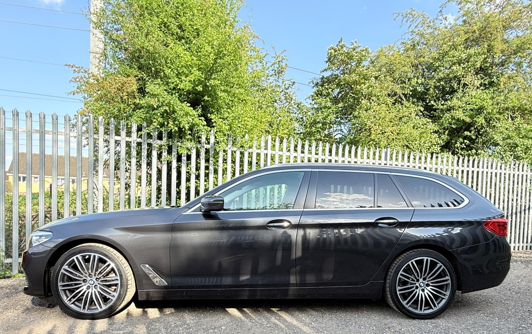 2017 BMW 5 Series image 9