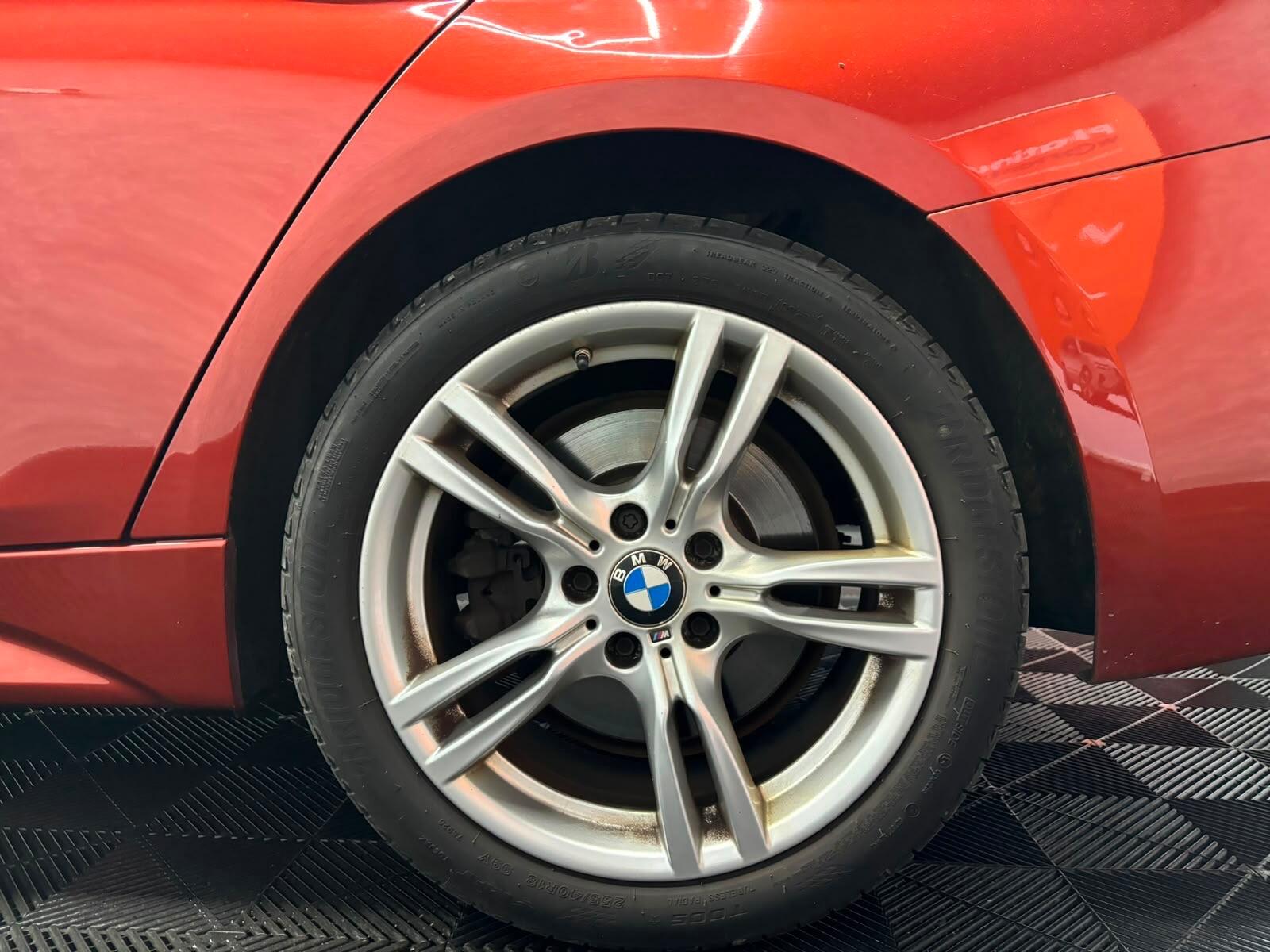 BMW 3 Series view 30