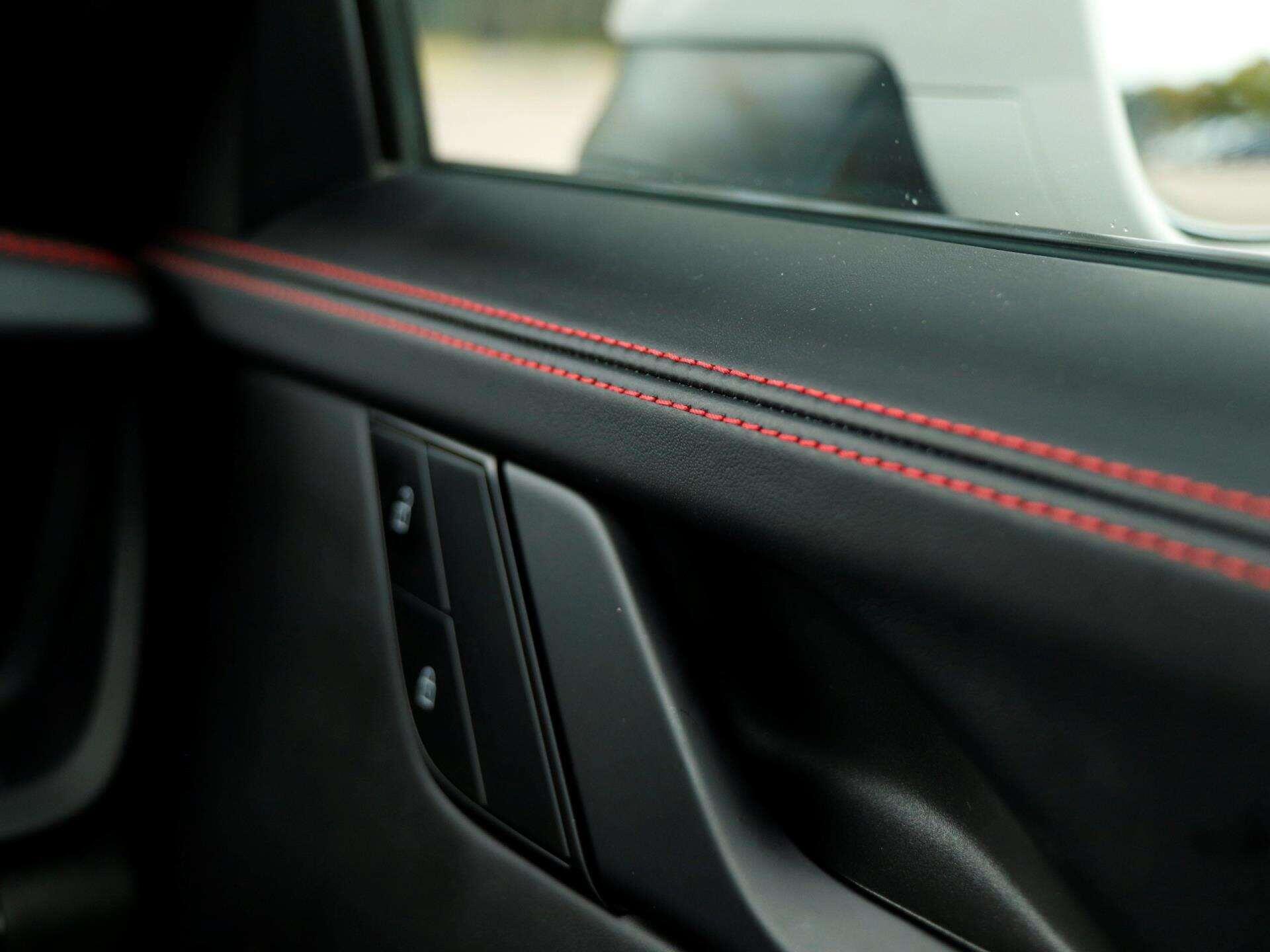 Porsche 911 view 21