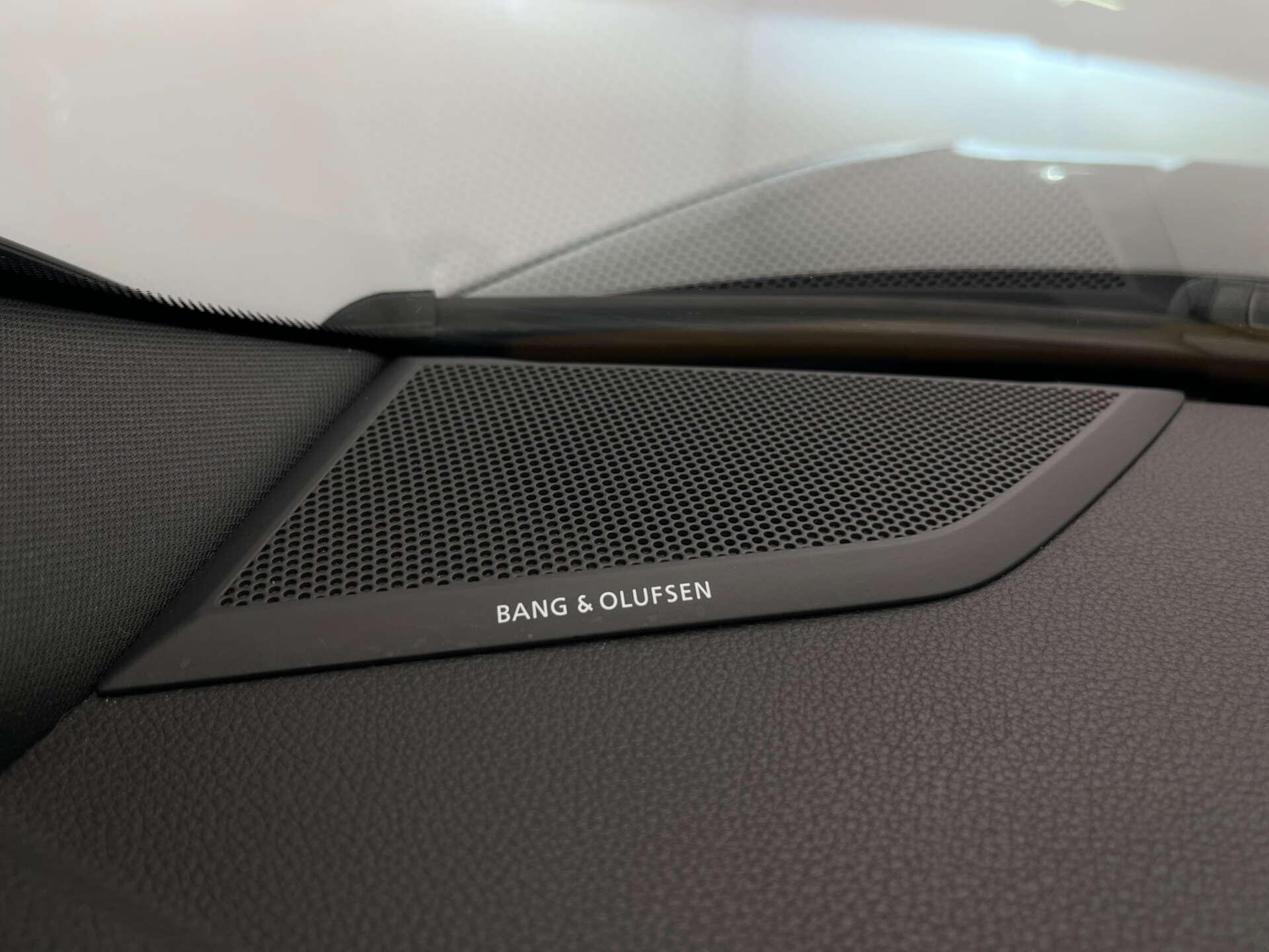 Audi Q3 view 18