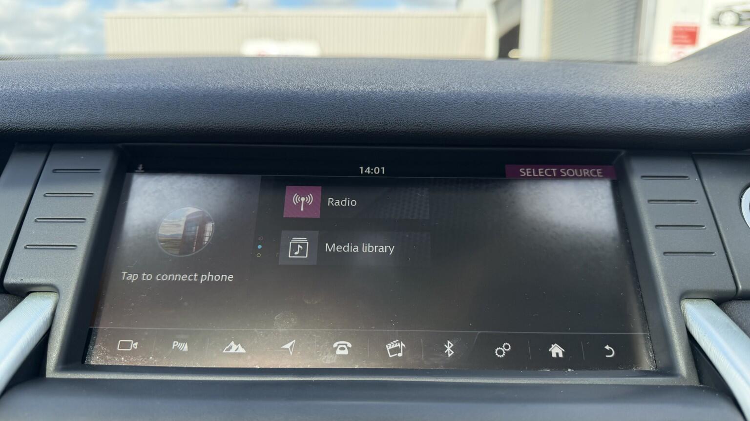 Land Rover Discovery Sport view 38
