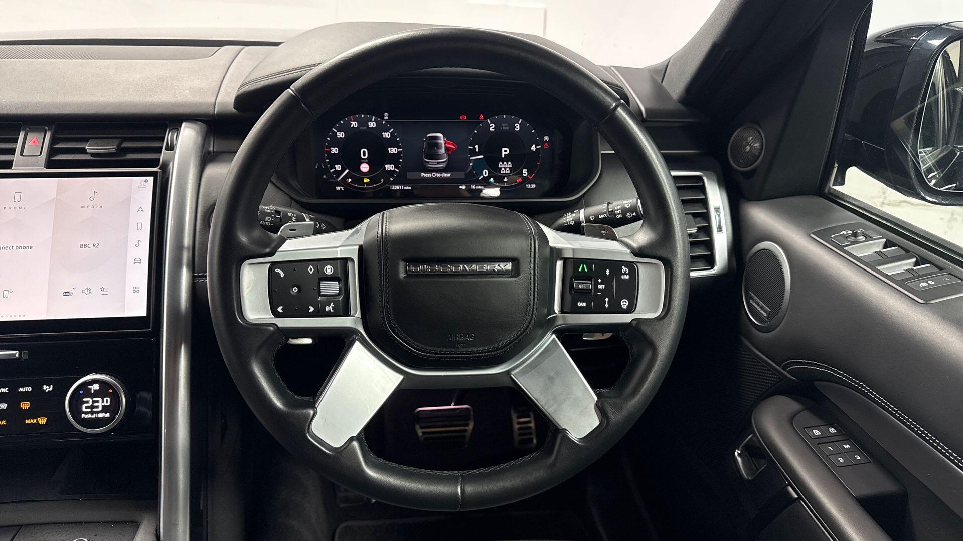 Land Rover Discovery view 15