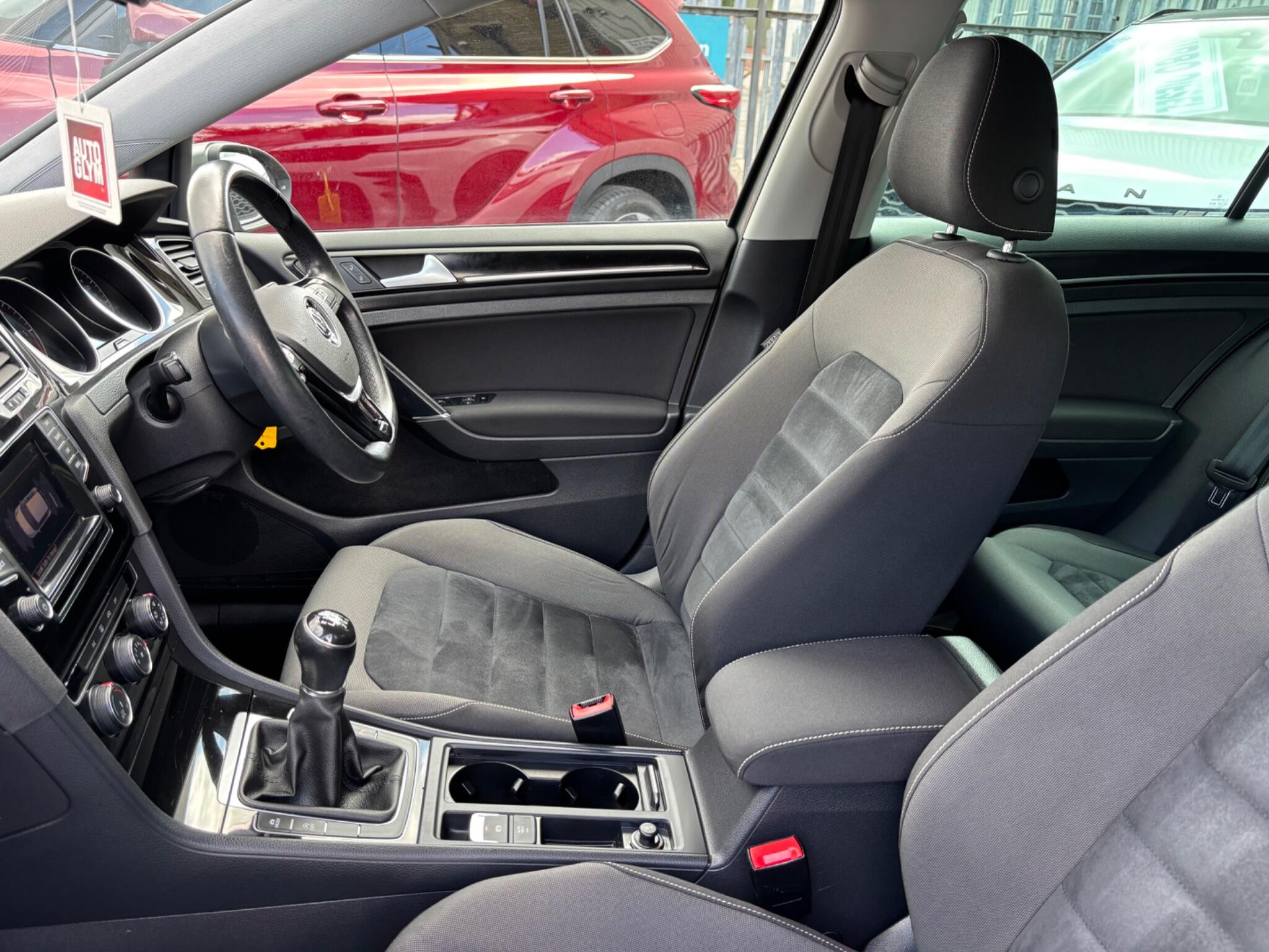 Volkswagen Golf view 32