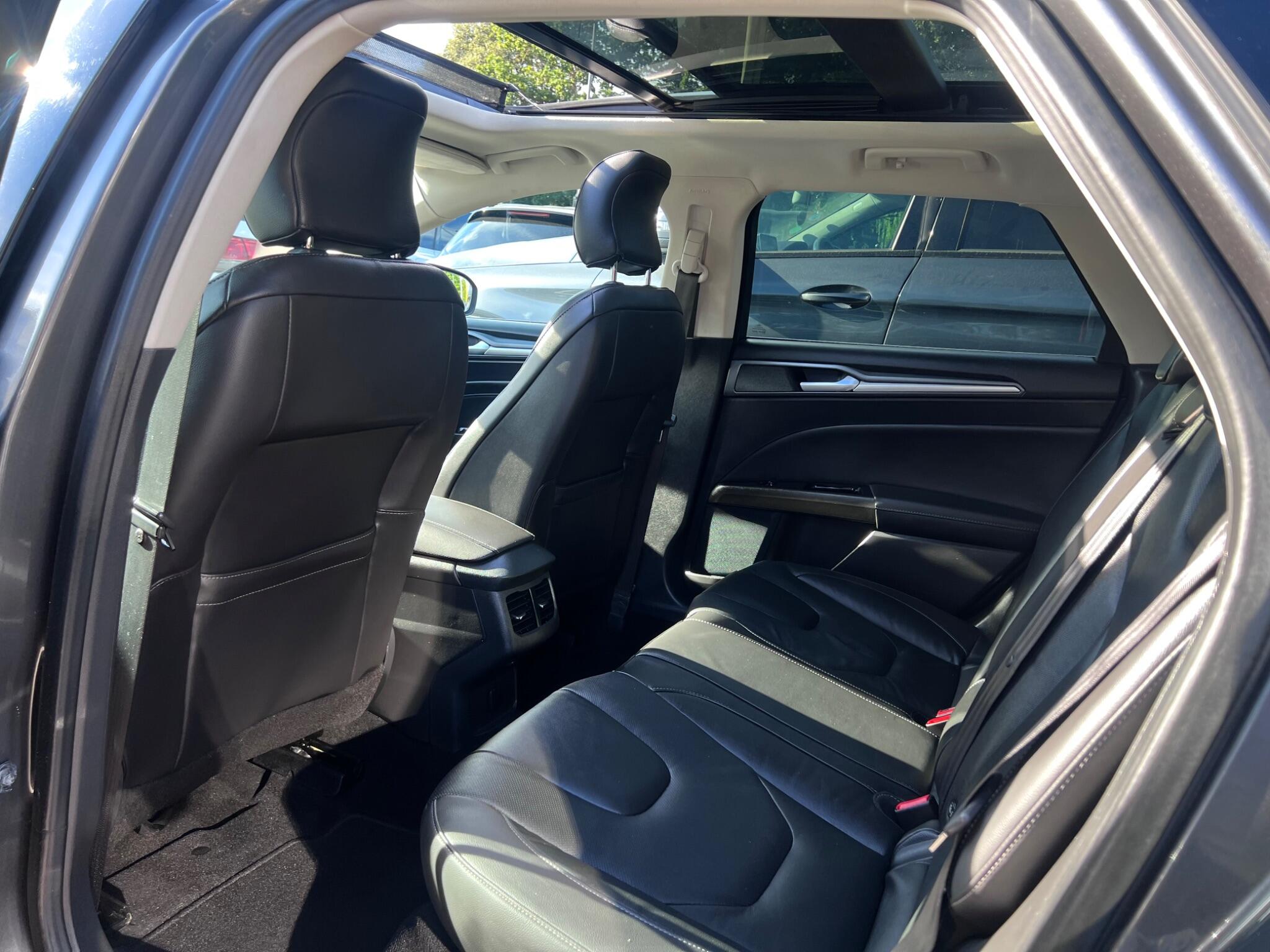 Ford Mondeo view 32