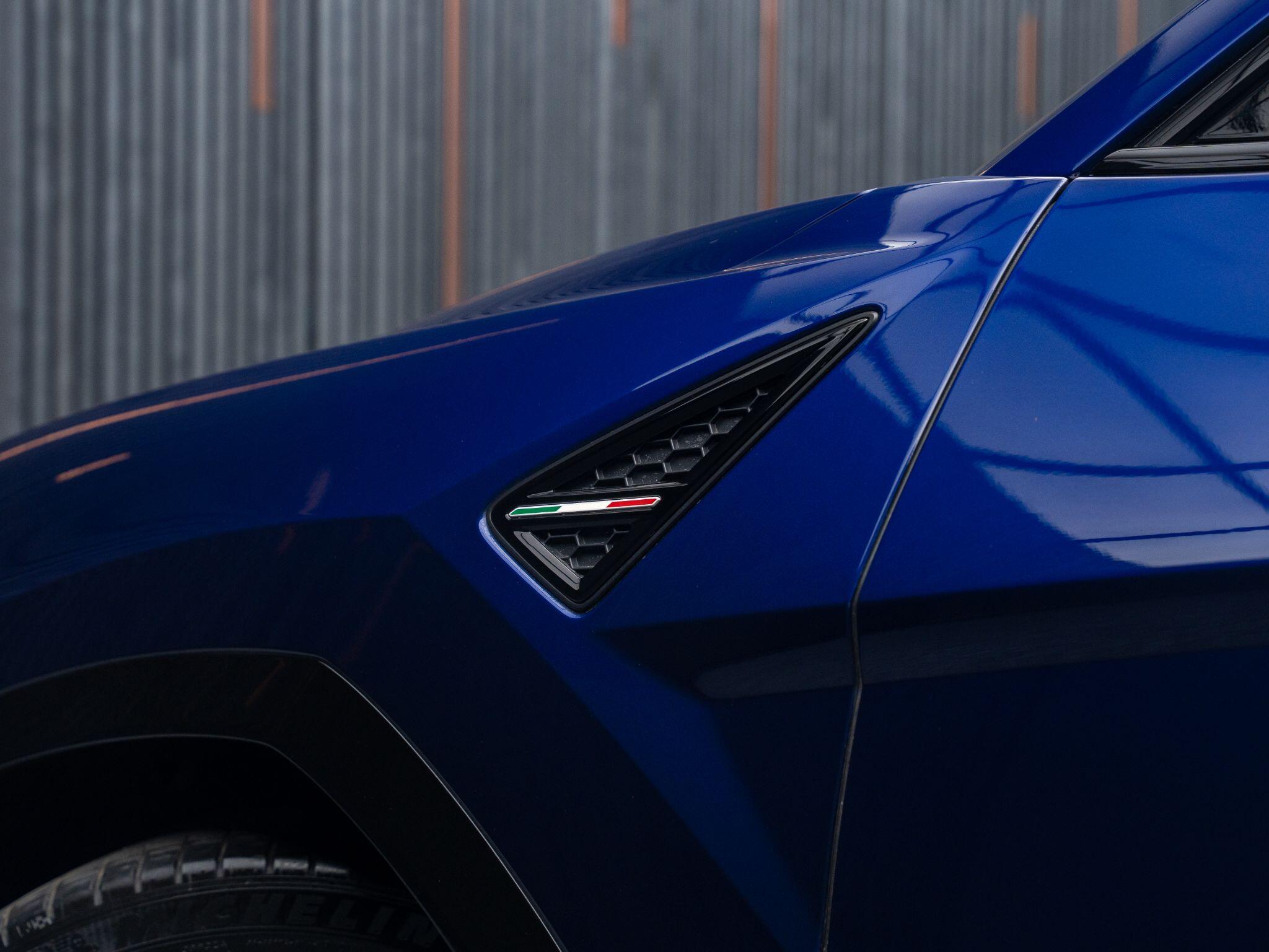 Lamborghini Urus view 25