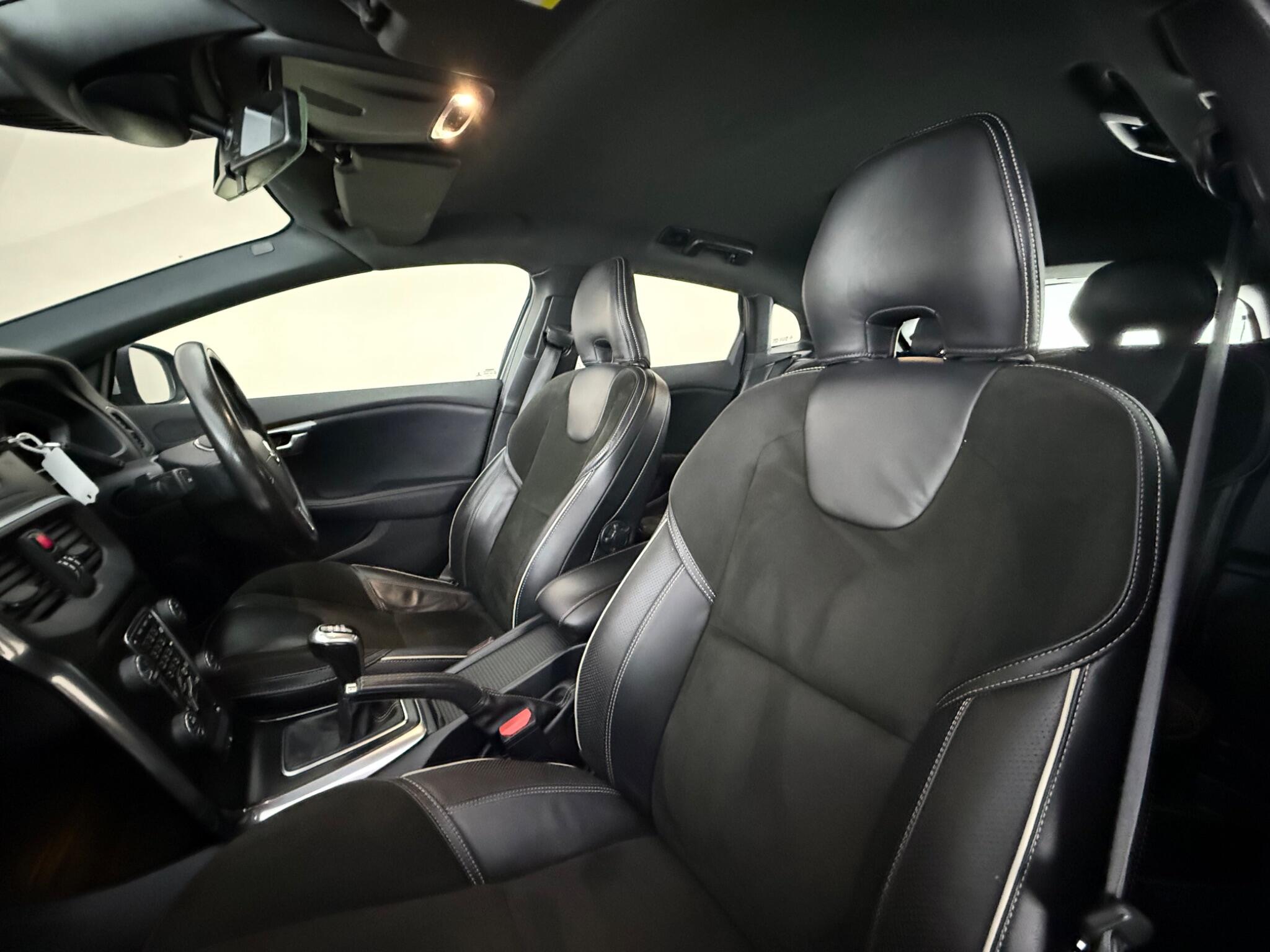 Volvo V40 view 27