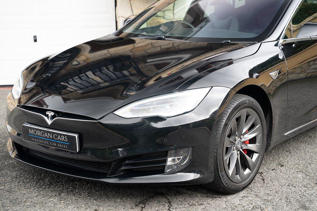 Tesla Model S view 28
