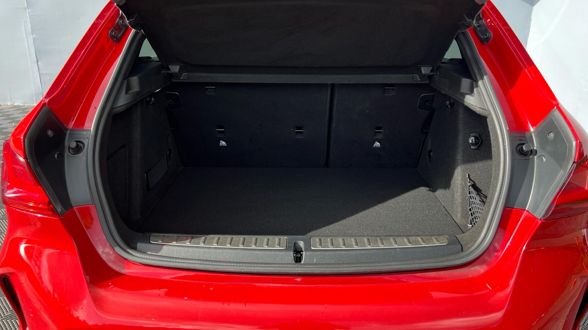 BMW 1 Series view 13