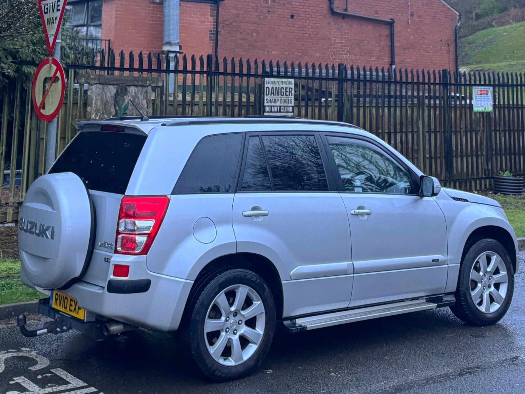 2010 Suzuki Grand Vitara 2.4 VVT SZ5 Auto 4WD Euro 4 5dr image 32