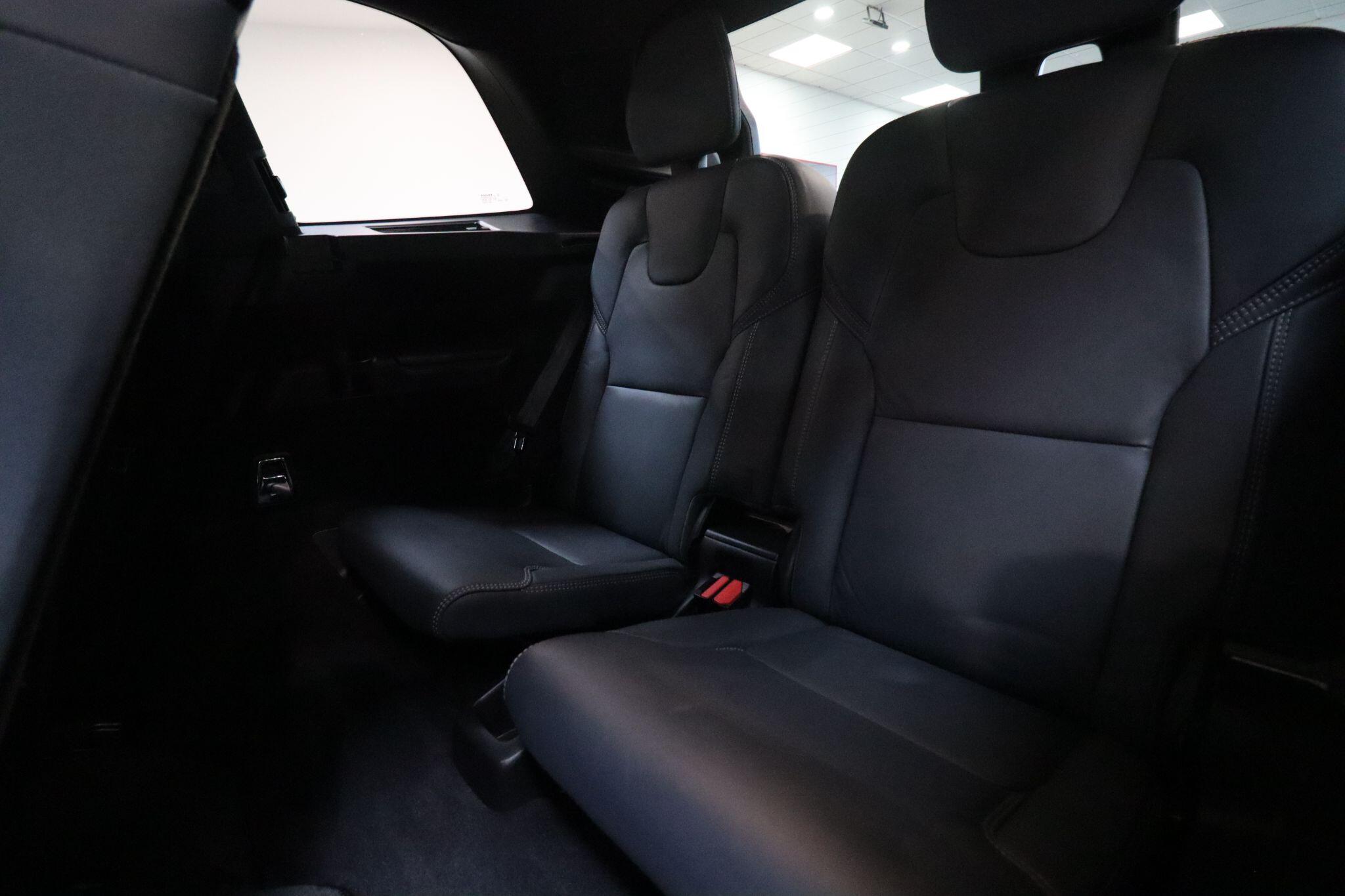 Volvo XC90 view 13