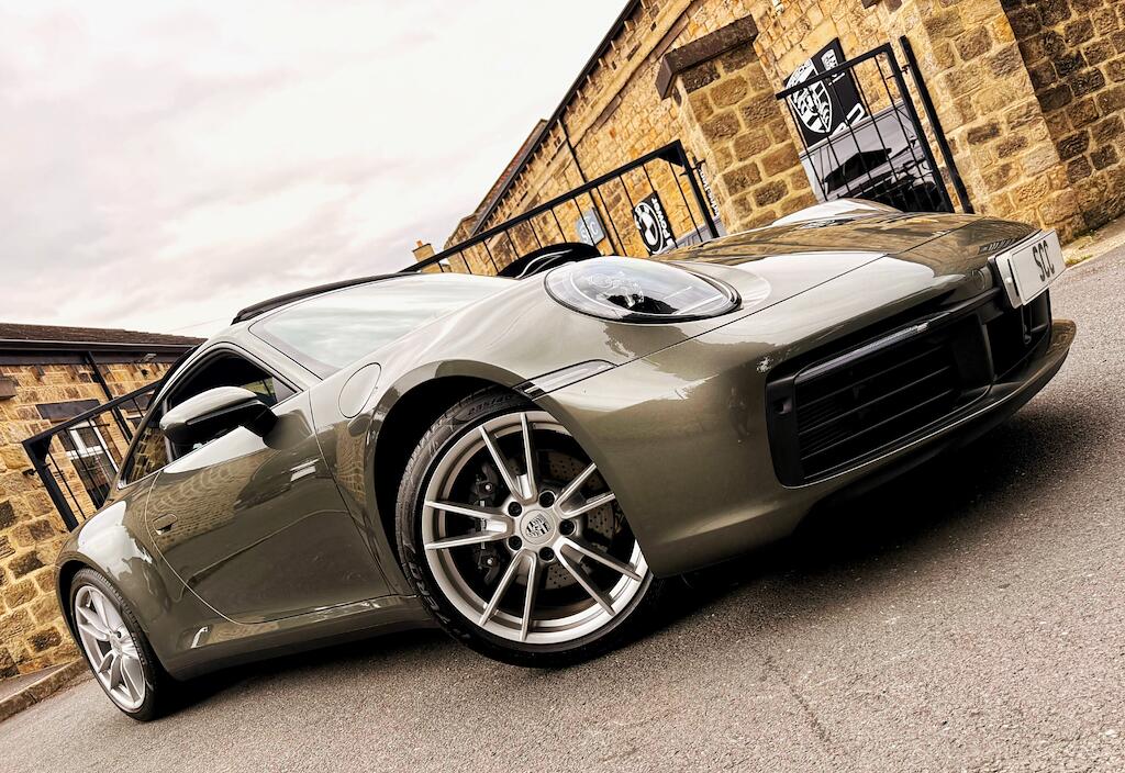 Porsche 911 view 4