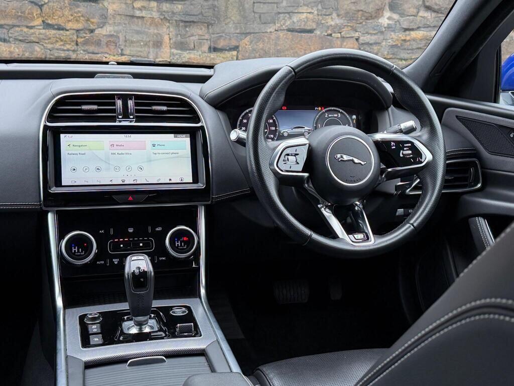 Jaguar XE view 24