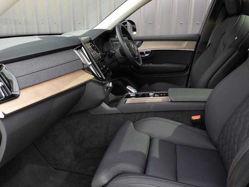 Volvo XC90 view 5
