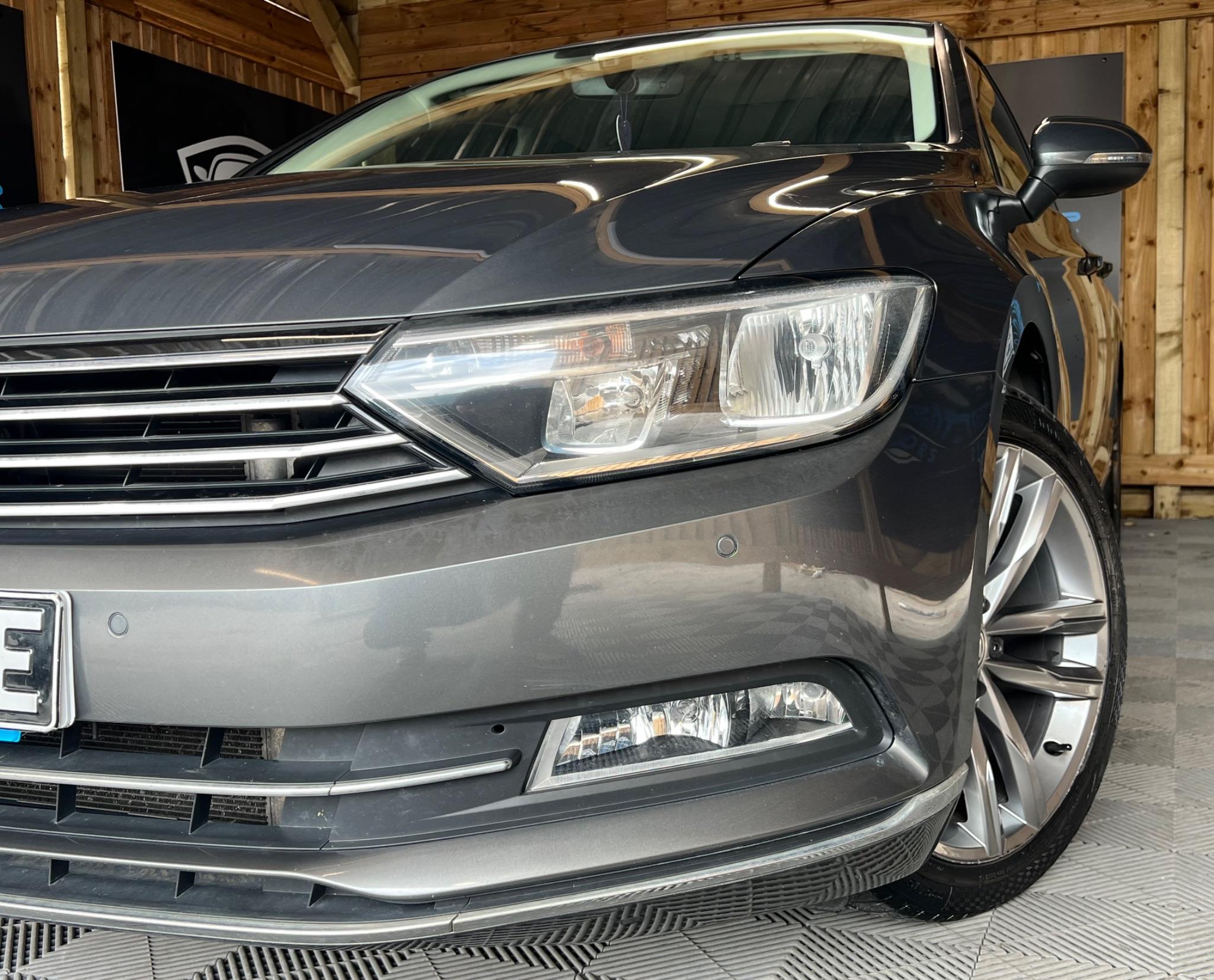 Volkswagen Passat view 4