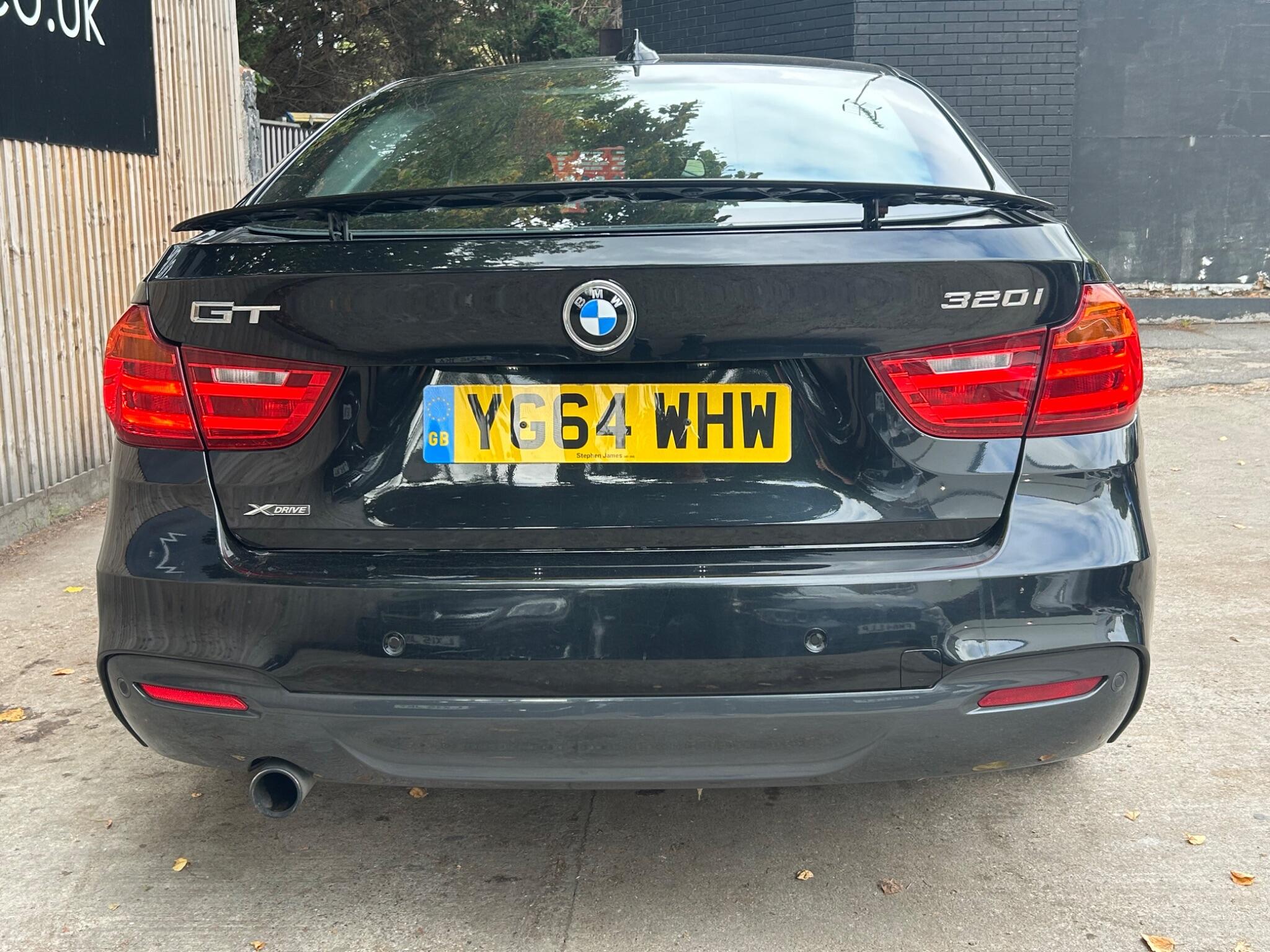 BMW 3 Series view 18