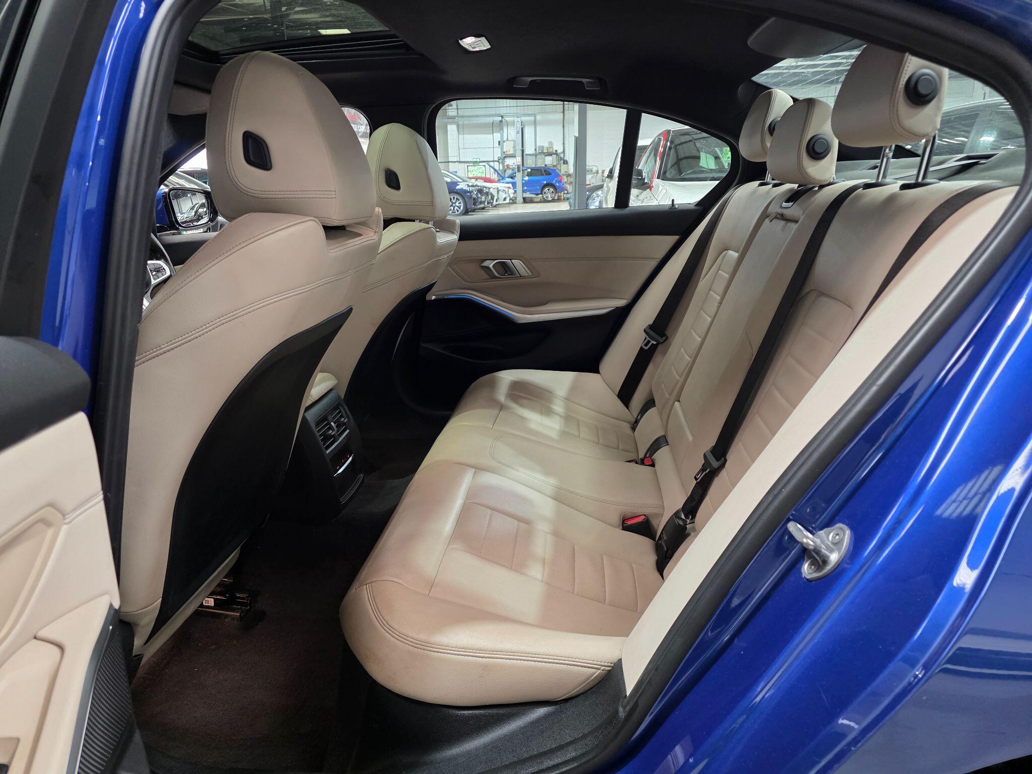 BMW 3 Series view 29